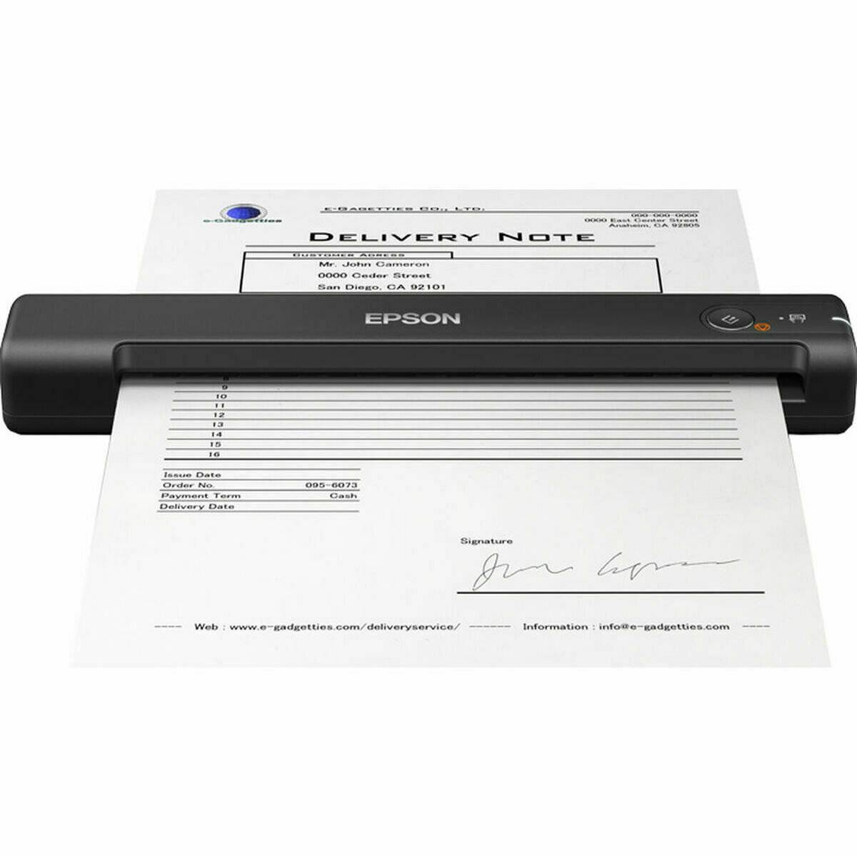Ein schwarzer Epson-Scanner verarbeitet einen Lieferschein. Das Papier enthält ein Firmenlogo, eine Adresse, eine Tabelle mit Artikelauflistungen und eine Signaturzeile.