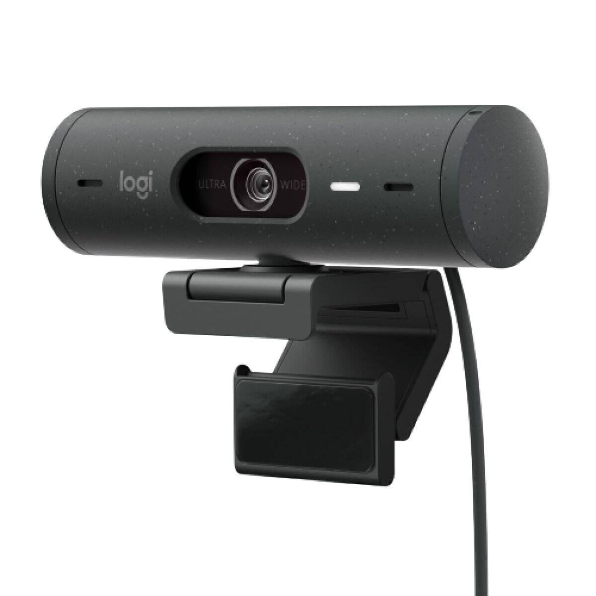 Eine schwarze Webcam mit einem 'logi'-Logo, an einer Klammer befestigt, mit einem Ultra-Weitwinkelobjektiv. Das Kabel ragt auf der rechten Seite heraus.