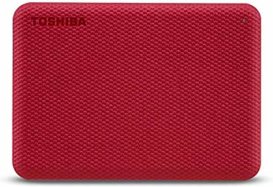 Eine rote externe Festplatte mit einer strukturierten Oberfläche, auf der in der linken oberen Ecke das Wort „Toshiba