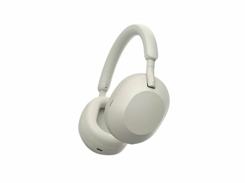 Ein Paar graue Over-Ear-Wireless-Kopfhörer mit elegantem Design, gepolsterten Ohrmuscheln und einem geschwungenen Kopfbügel, die vor einem weißen Hintergrund präsentiert werden.