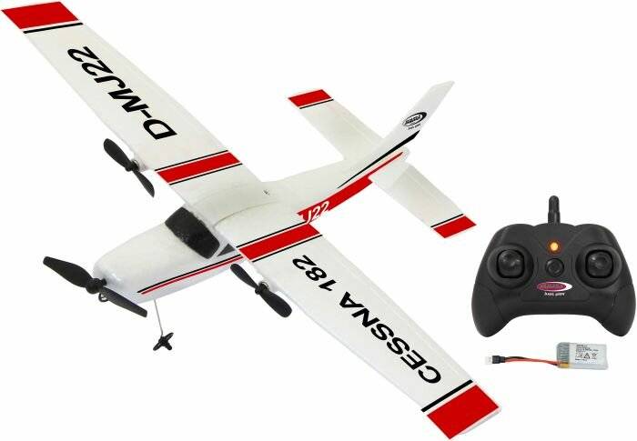 Ein Modellflugzeug mit dem Schriftzug 