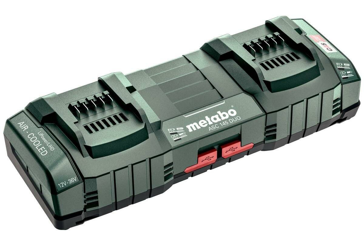 Schwarzer und grüner Metabo ASC 145 Duo Ladegerät mit zwei Ladeanschlüssen und roten Tasten, entwickelt zum Aufladen von Metabo Werkzeugakkus.