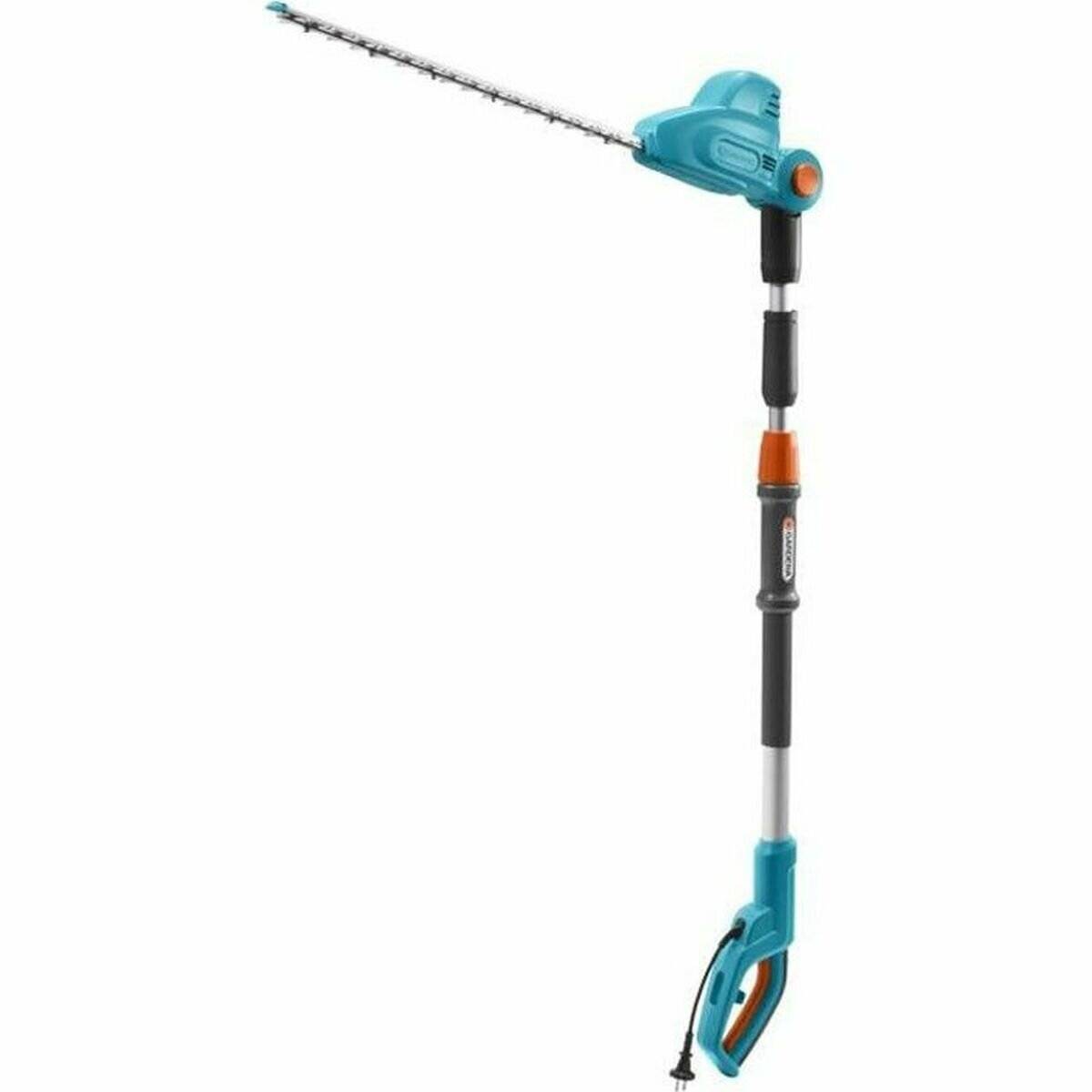 Ein blau und orange farbener elektrischer Heckenschneider mit einem verstellbaren Teleskopgriff, entwickelt zum Trimmen von hohen oder schwer erreichbaren Hecken.
