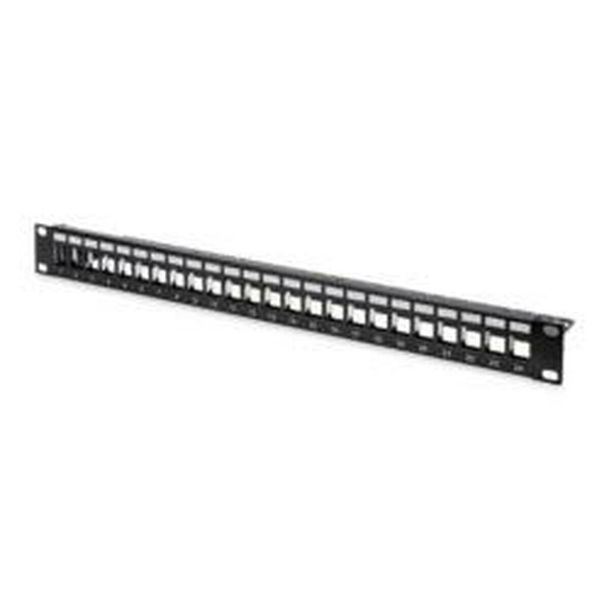 Ein 24-Port Blindpatchpanel, verwendet für Netzwerkkabelung, bestehend aus gleichmäßig angeordneten rechteckigen Schlitzen zur Organisation von Ethernet-Kabeln.