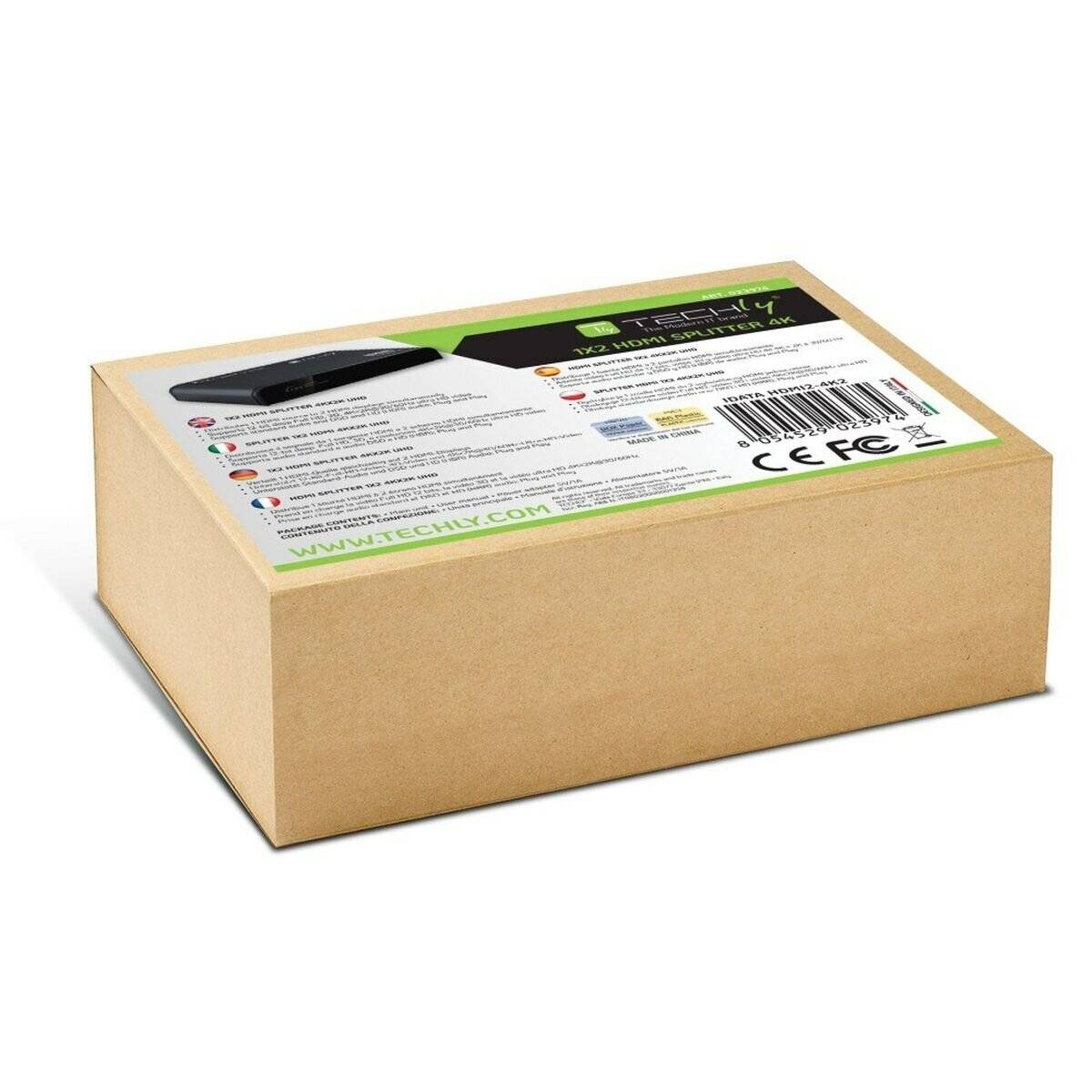 Pappkarton mit einer Etikette, die technische Spezifikationen und Barcodes zeigt, einschließlich des Markennamens 'TECHly'. Karton wird für die Verpackung elektronischer Geräte verwendet.