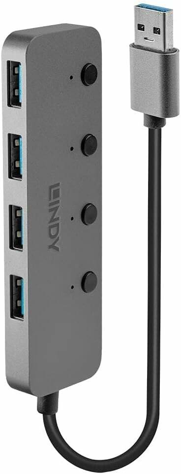 Eine Nahaufnahme eines Lindy USB-Hubs mit mehreren USB-Anschlüssen und Tasten an seiner Seite.