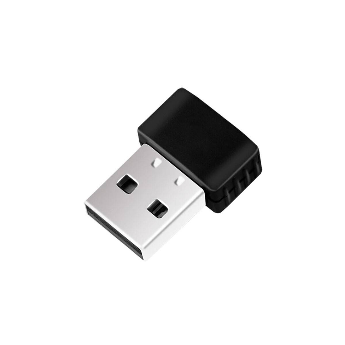 Ein kleiner, schwarzer und silberner USB-Stick, leicht gewinkelt, vor einem weißen Hintergrund.