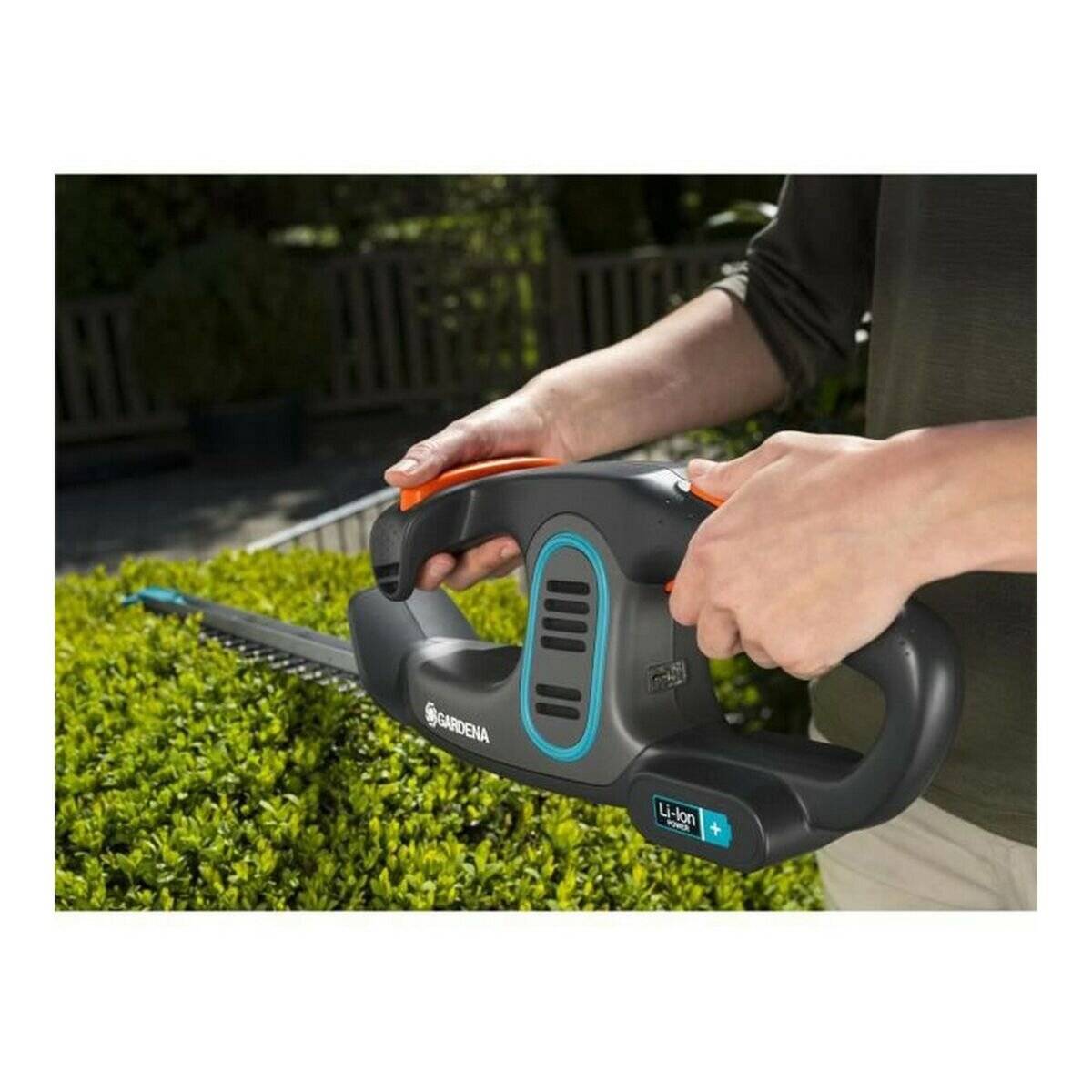 GARDENA Akku-Heckenschere EasyCut Li, 14,4Volt (grau/tÃ ¼ rkis, Li-Ionen-Akku 2,0Ah)