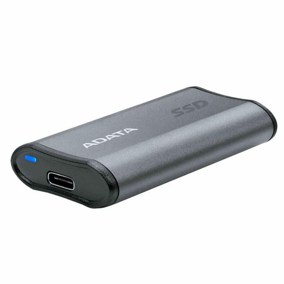 Tragbares Adata SSD-Laufwerk mit schlankem, schwarzem Design, ausgestattet mit einem USB-C-Anschluss und einer kleinen LED-Anzeige an einer Seite.