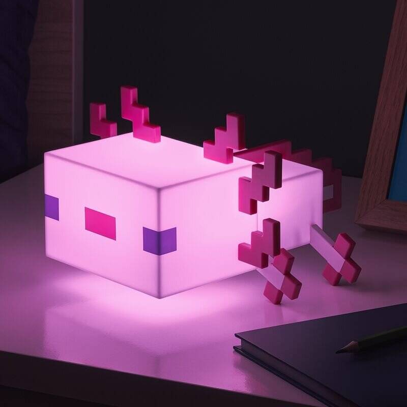 Ein dekorativer, beleuchteter rosa Würfel mit rosa Ausbuchtungen steht auf einem Tisch und strahlt ein sanftes Leuchten aus, was eine verspielt-futuristische Atmosphäre erzeugt.