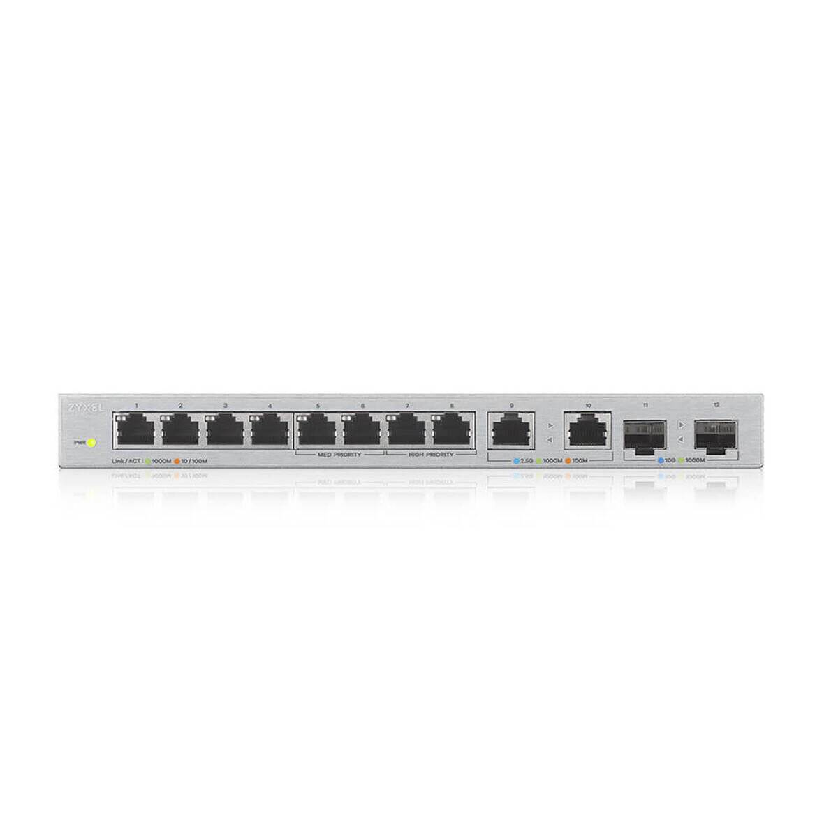 Ein Netzwerk-Switch mit acht Ethernet-Ports und zwei zusätzlichen Anschlüssen auf der rechten Seite, verwendet zum Verbinden mehrerer Geräte.