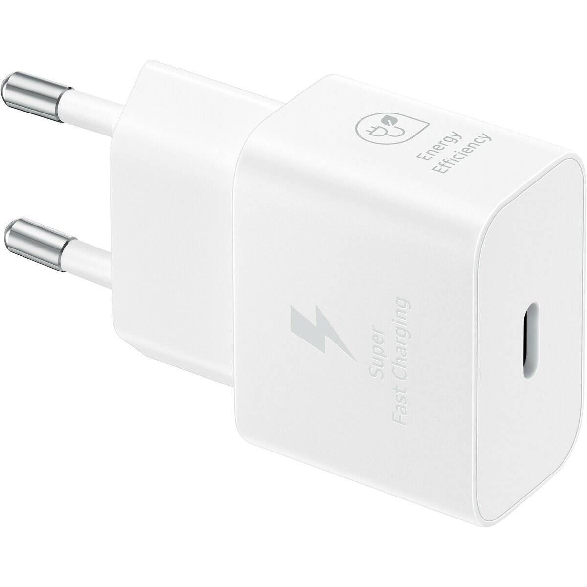 Ein weißes Wandladegerät mit europäischem Stecker verfügt über einen USB-C-Anschluss, gekennzeichnet mit ‚Superschnelles Laden' und ‚Energieeffizienz'.
