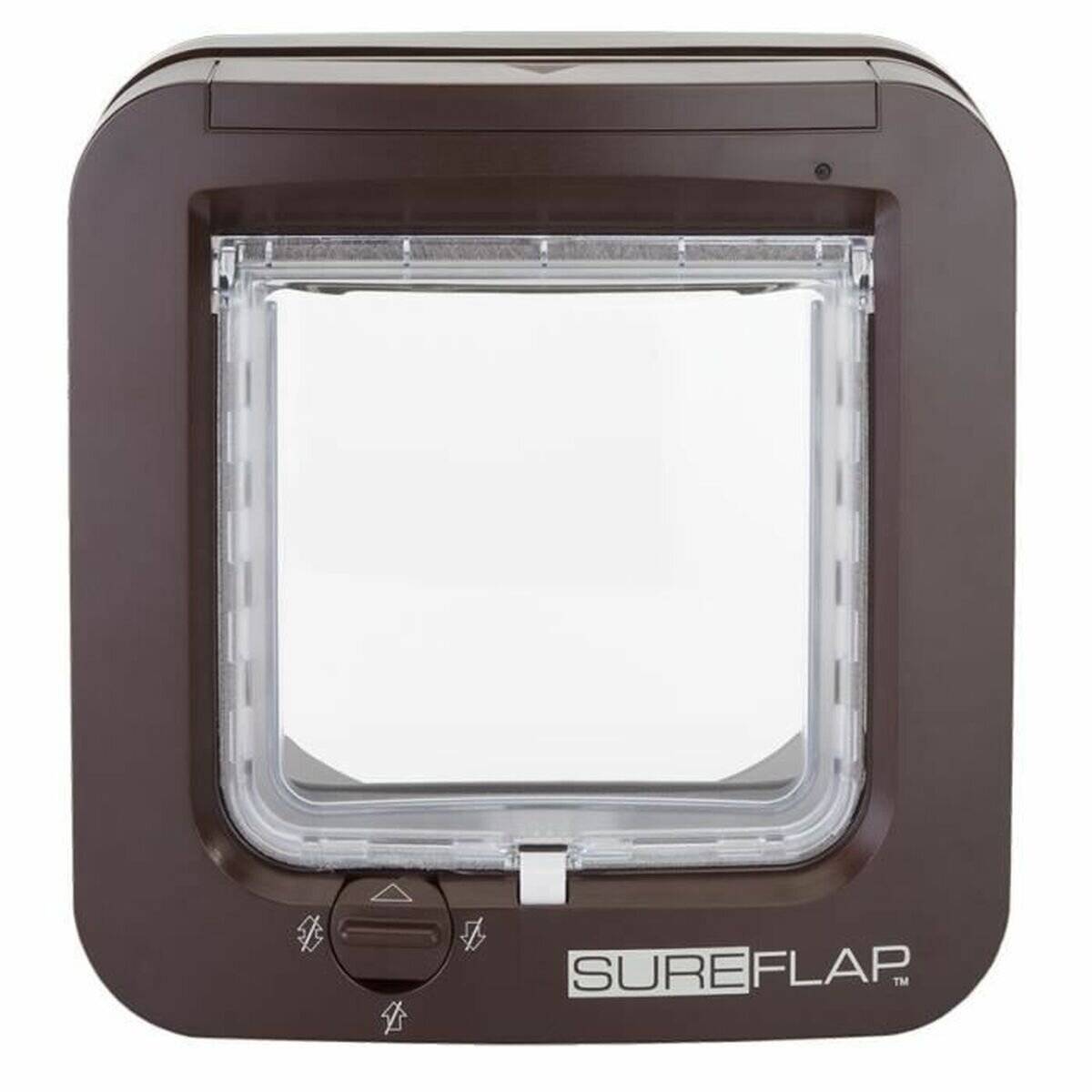 Eine braune 'SureFlap' Mikrochip-Katzenklappe. Sie verfügt über einen Verschließmechanismus und eine transparente Klappe, die für eine kontrollierte Haustierbewegung entwickelt wurde.