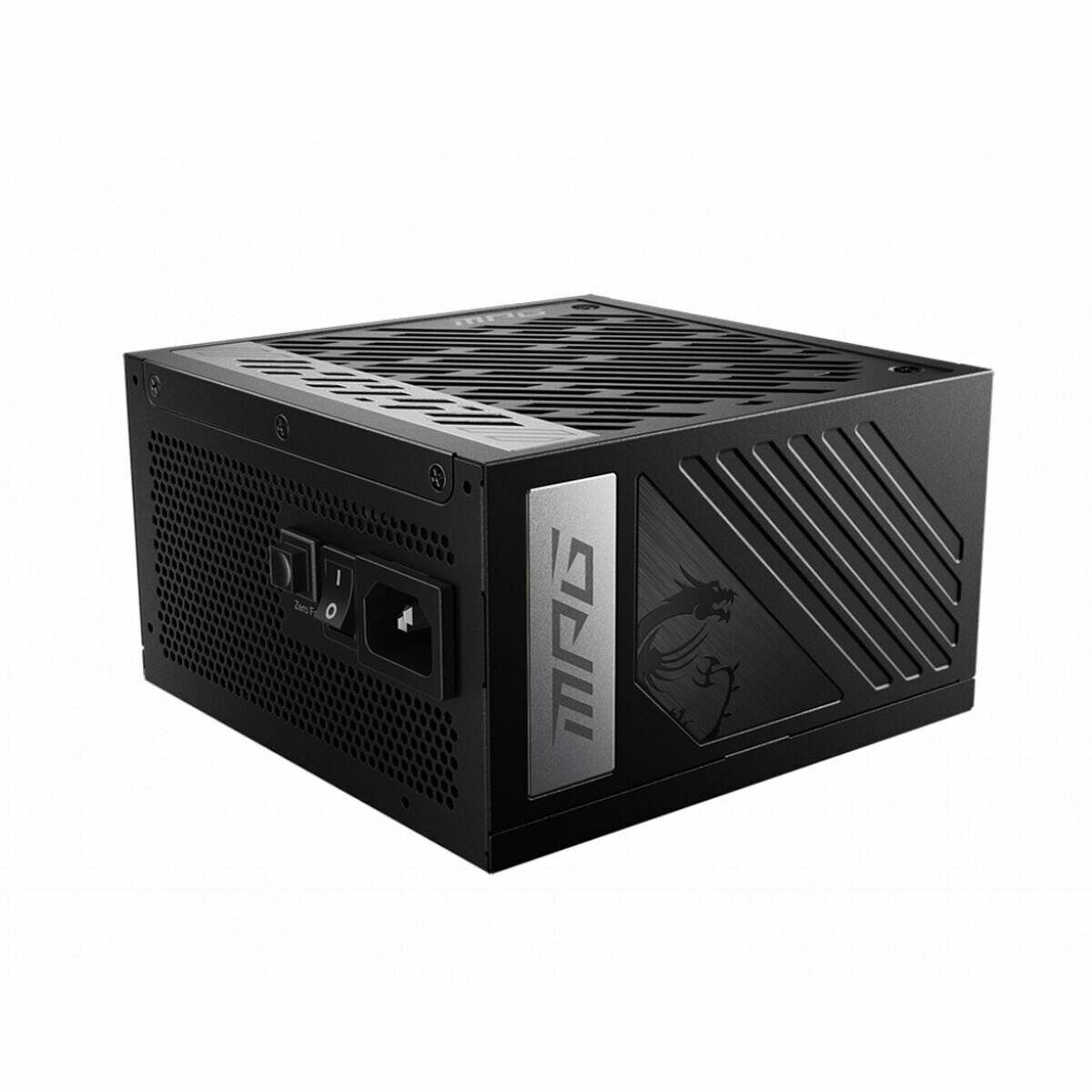 Eine schwarze Computer-Netzteileinheit mit Lüftungsgittern, Netzschalter und Anschlüssen. Das Markenlogo und der Markenname sind seitlich sichtbar.