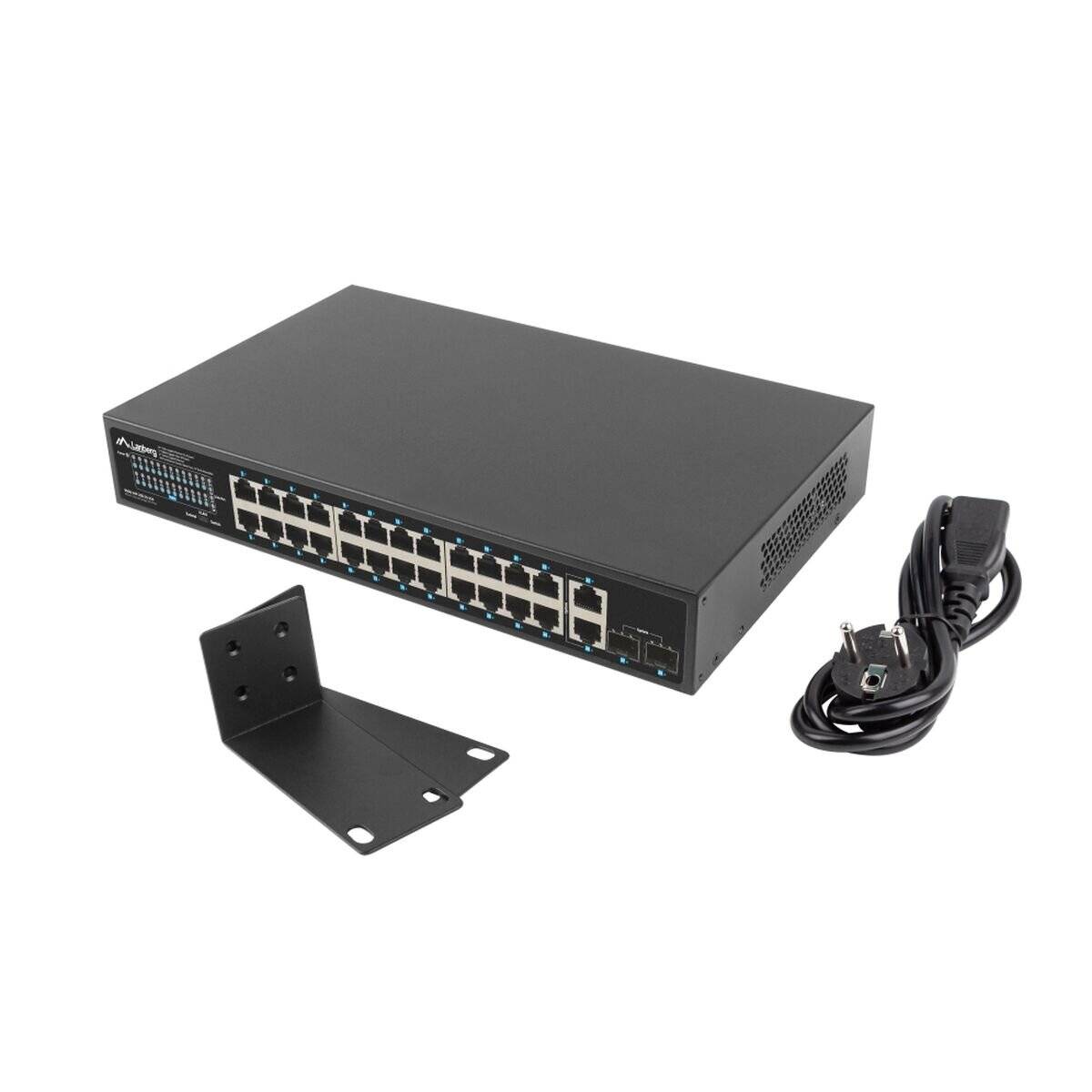 Netzwerk-Switch mit 16 Ethernet-Ports, Netzkabel und Montagehalterung vor weißem Hintergrund.