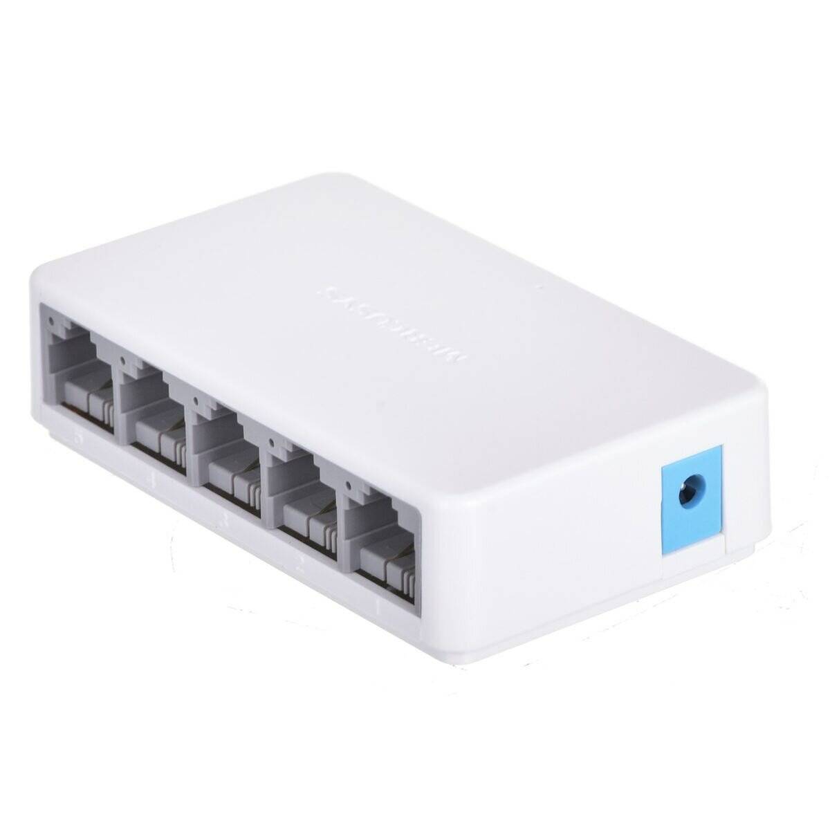Ein weißer Netzwerk-Ethernet-Switch mit fünf Anschlüssen auf einer Seite und einem blauen Netzteilanschluss auf der gegenüberliegenden Seite.