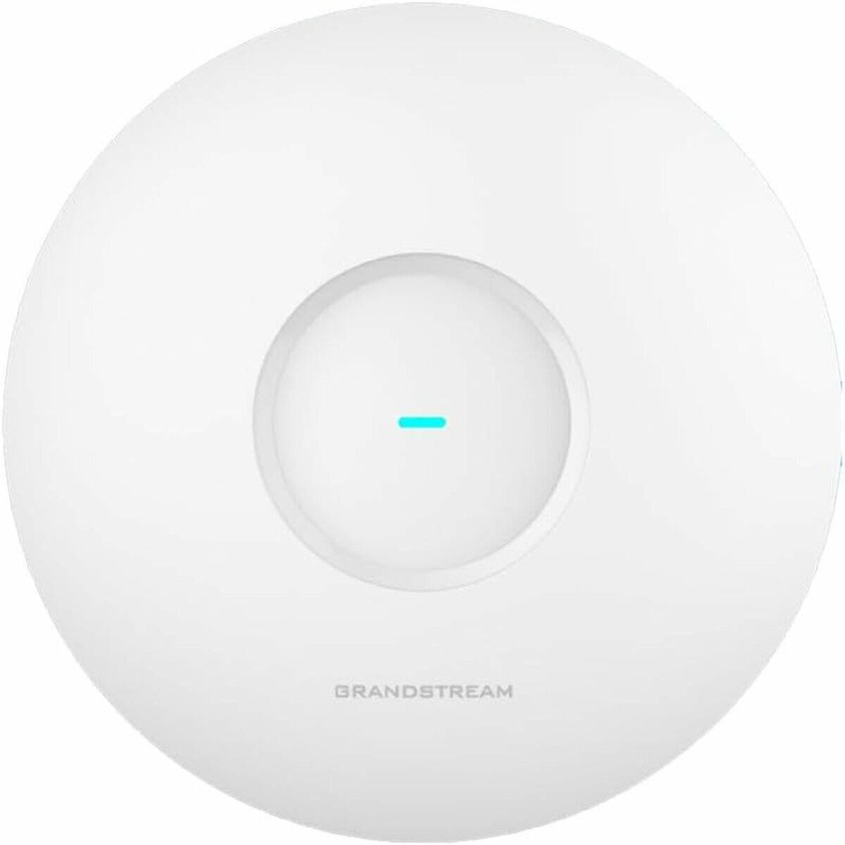 Ein weißer Grandstream Wi-Fi Access Point mit rundem Design ist an der Decke montiert und verfügt über einen kleinen blauen LED-Indikator in der Mitte.