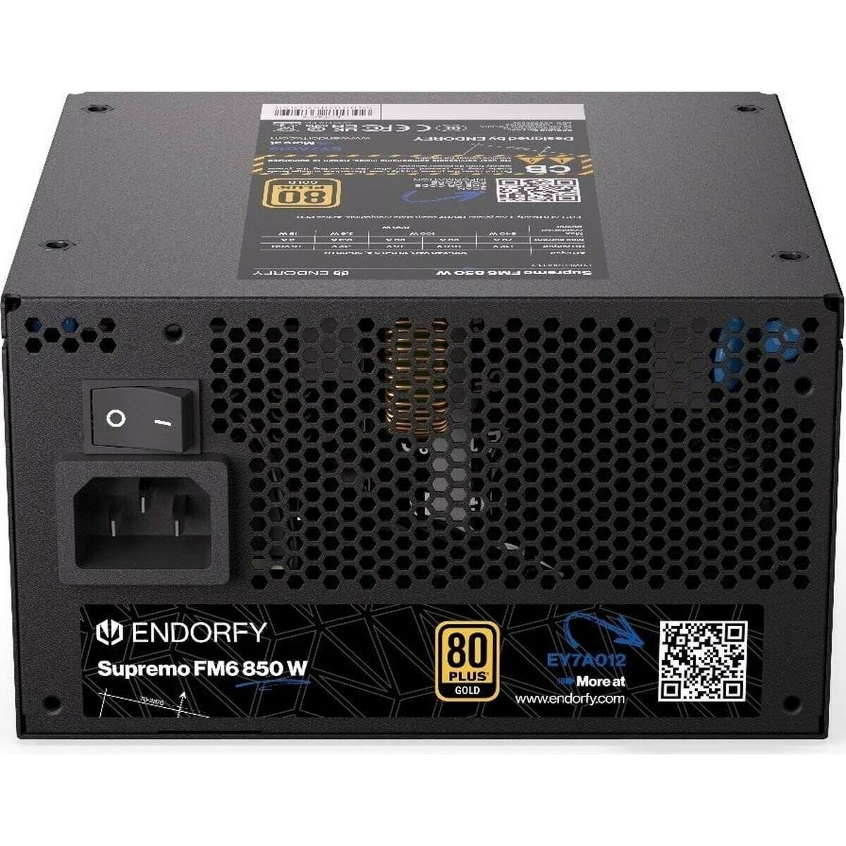 Ein schwarzes Endorfy Supremo FM6 850W Netzteil mit 80 Plus Gold Zertifizierung, versehen mit einem Ein-/Ausschalter und Lüftungsschlitzen auf der Rückseite.
