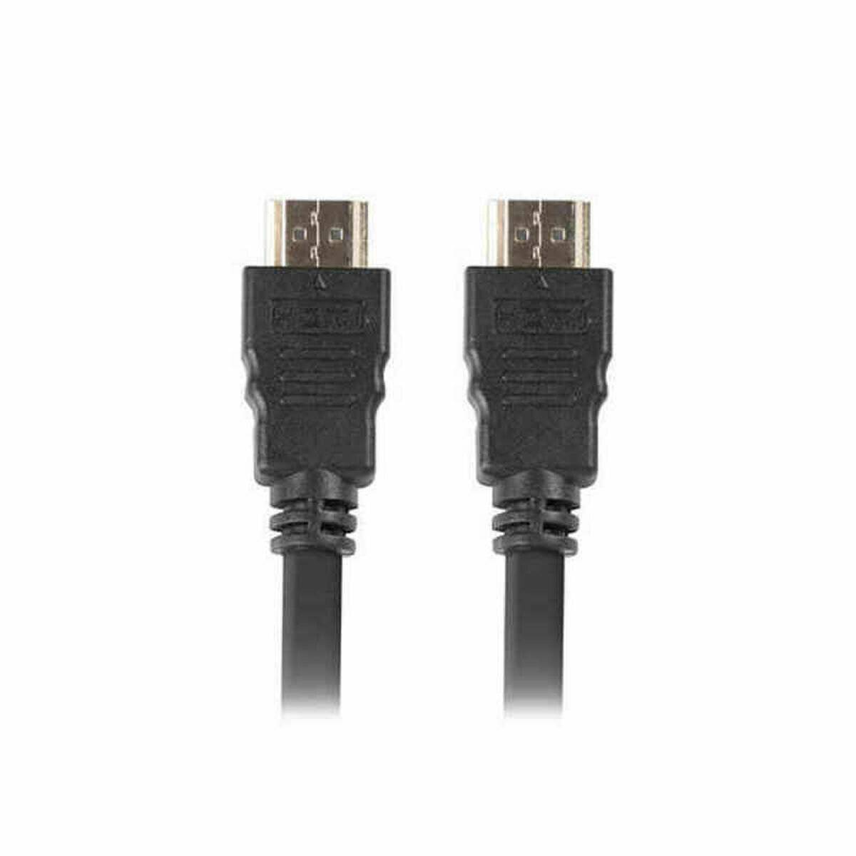 Schwarzes HDMI-Kabel mit Steckern an beiden Enden, verwendet zur Übertragung von Audio und Video zwischen verschiedenen Geräten, vor einem weißen Hintergrund.