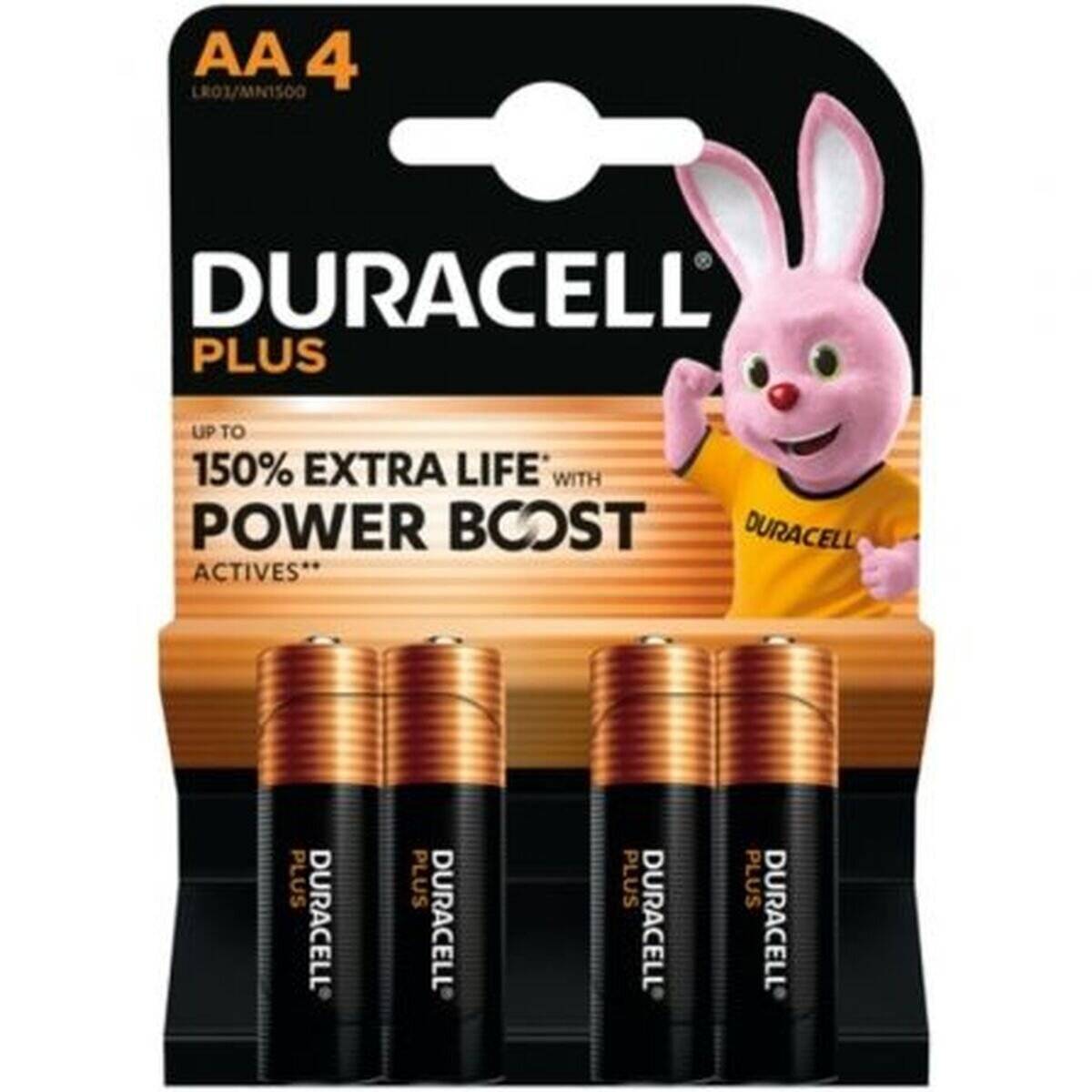 Packung mit vier Duracell Plus AA-Batterien mit Power Boost, mit einem pinken Hasen als Maskottchen auf dem Etikett.