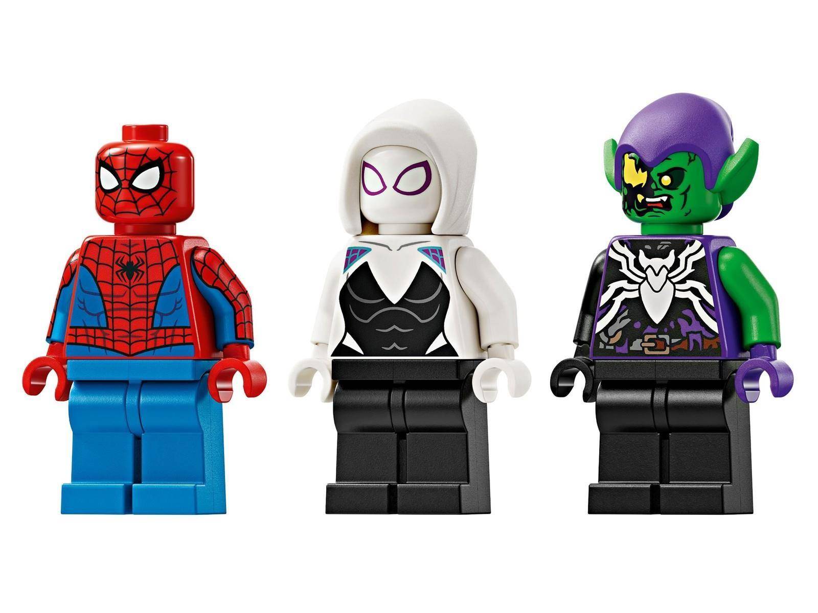 Drei LEGO-ähnliche Minifiguren: Spider-Man, Ghost-Spider in weißer Kapuze und Green Goblin in violettem Hut und grünem Gesicht.