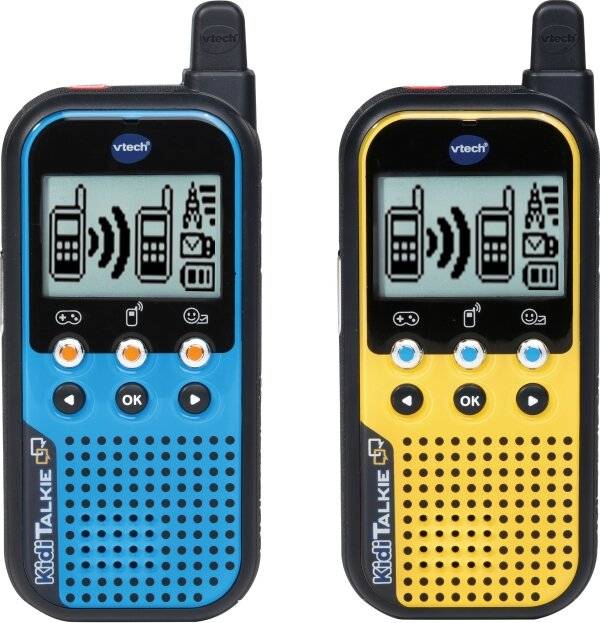 Zwei VTech Kidizoom Walkie-Talkies, einer in Blau und einer in Gelb, mit Symbolen auf ihren Bildschirmen.
