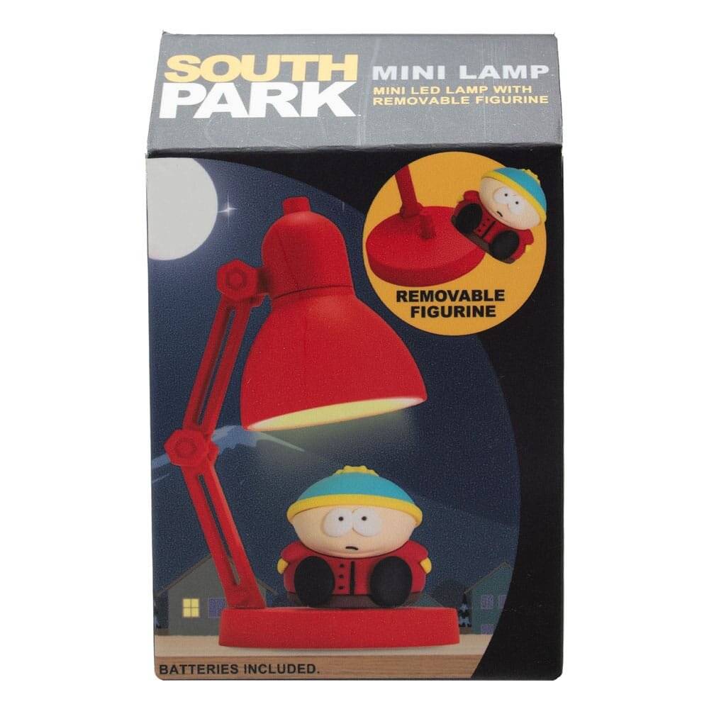 Verpackung zeigt eine 'South Park' Mini-LED-Lampe mit abnehmbarer Cartman-Figur unter einer roten Lampe. Text besagt 'Batterien im Lieferumfang enthalten'.