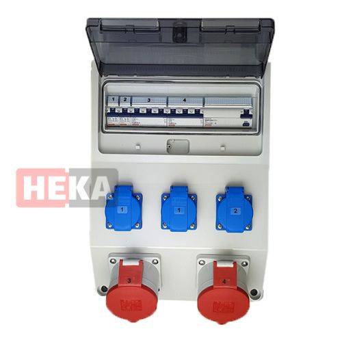 Elektrische Verteilerdose mit sechs Steckdosen und beschrifteten Schaltern, ausgestattet mit blauen und roten Socketabdeckungen. Ein Logo zeigt 'HEKA'.