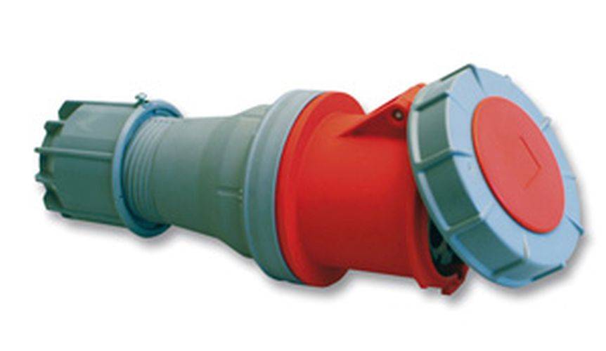 Ein großer industrieller Schlauchanschluss in Rot und Blau, der typischerweise in der Technik oder im Baugewerbe zum Verbinden von strapazierfähigen Schläuchen verwendet wird.