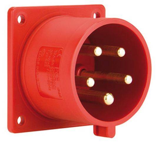 Eine rote industrielle Steckdose zur Wandmontage mit fünf runden Stiften im Inneren, konzipiert für robuste elektrische Verbindungen.