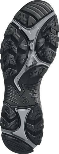 Eine detaillierte Ansicht einer schwarz-grauen Wanderschuhsohle, die ein robustes Profil und Muster zeigt, die für Traktion und Stabilität auf verschiedenen Geländearten entwickelt wurden.