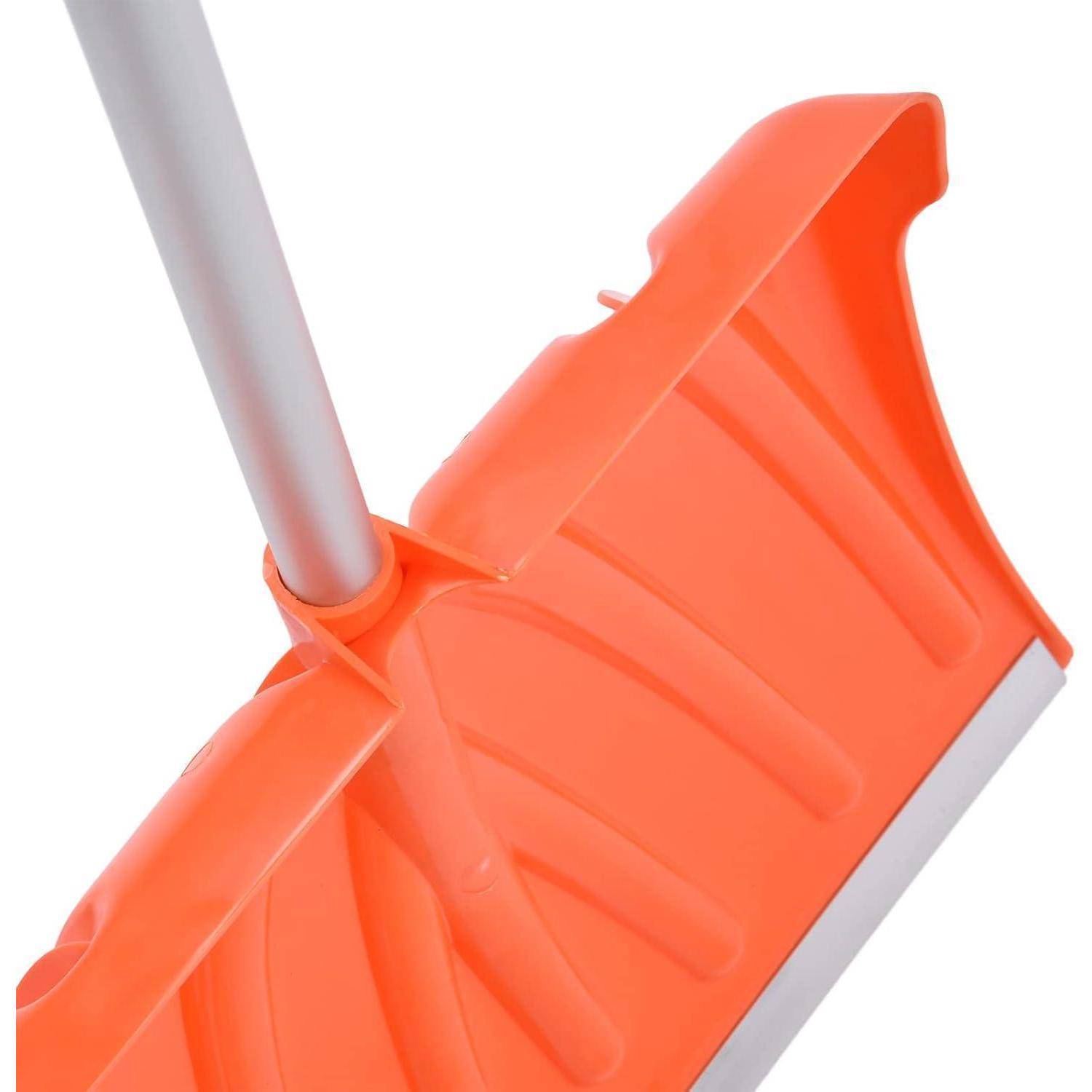 Ein orangefarbener, breiter Schneeschaufel mit einem robusten Metallgriff, der für effizientes Schneeräumen entwickelt wurde.