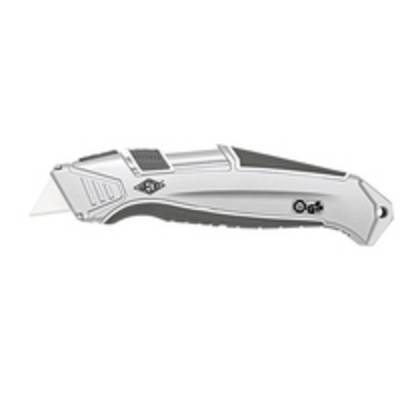 Ein metallisches Mehrzweckmesser mit einziehbarer Klinge wird gezeigt. Es verfügt über einen strukturierten Griff und einen Sicherheitssperrmechanismus.