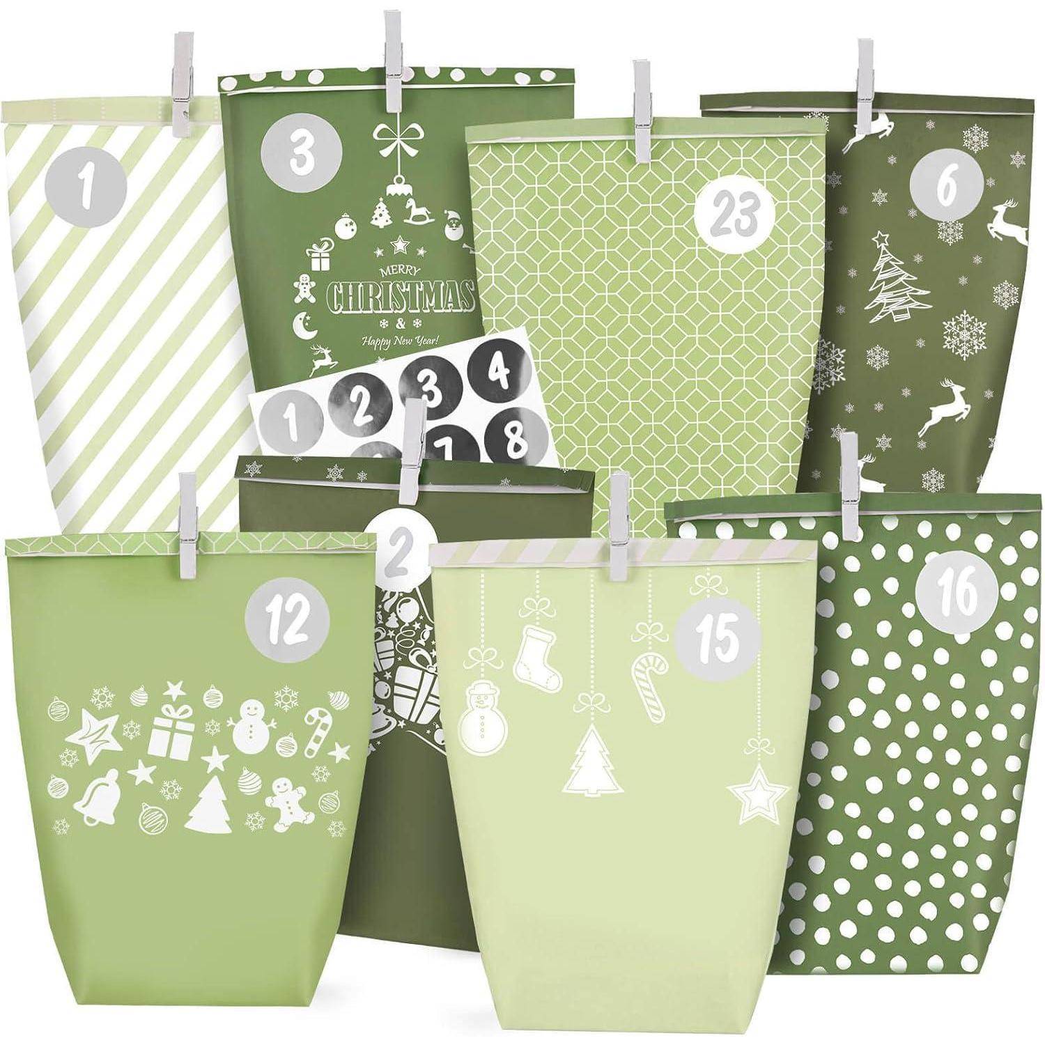 Adventskalender grüne Papierbeutel zum Selbstbefüllen 24 bedruckte