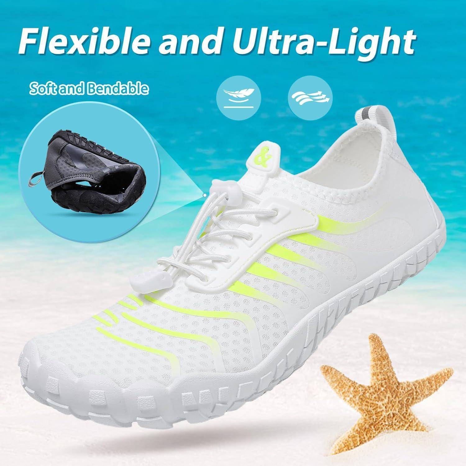 Weiß-gelber Sportschuh auf einem Strand-inspirierten Hintergrund, mit dem Text ‚Flexibel und ultraleicht', mit einer Seestern-Darstellung und einer Demonstration der Schuh-Biegsamkeit.