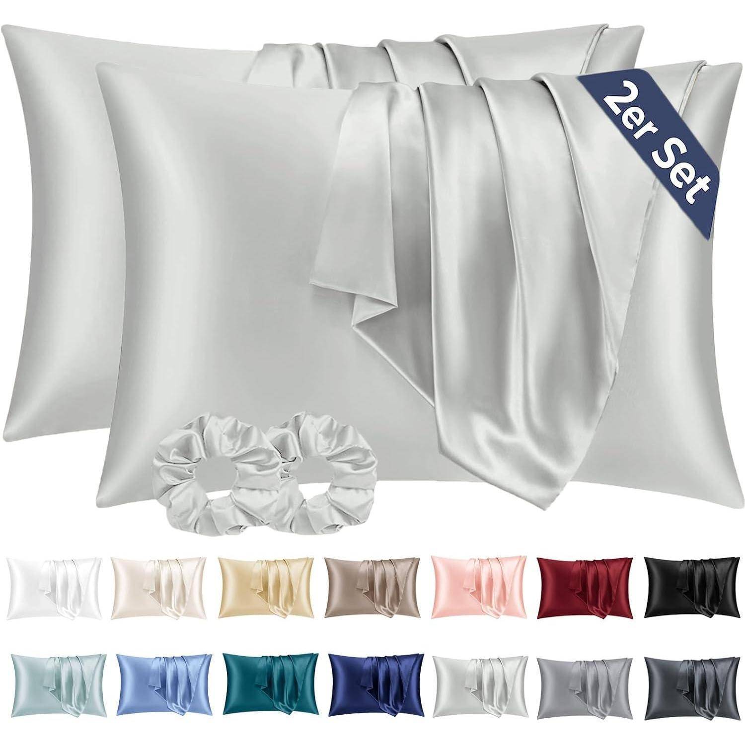 Satin-Kissenbezug-Set mit zwei Scrunchies in verschiedenen Farben, mit Betonung der glatten Textur und Eleganz. Ein Banner in der Ecke zeigt '2er Set'.