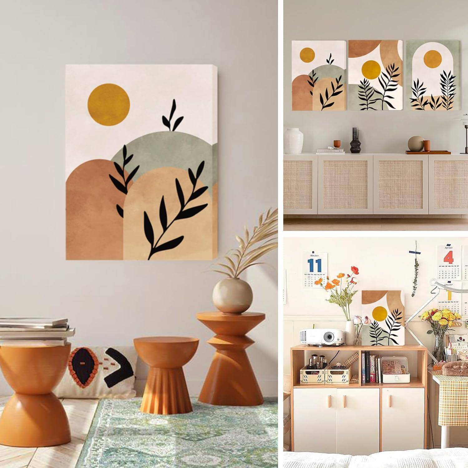 Ein moderner Wohnbereich mit abstrakter Kunst an der Wand, die erdige Töne und Blattmotive aufweist. Regale präsentieren Bücher, Vasen und kleine Dekorationsgegenstände.