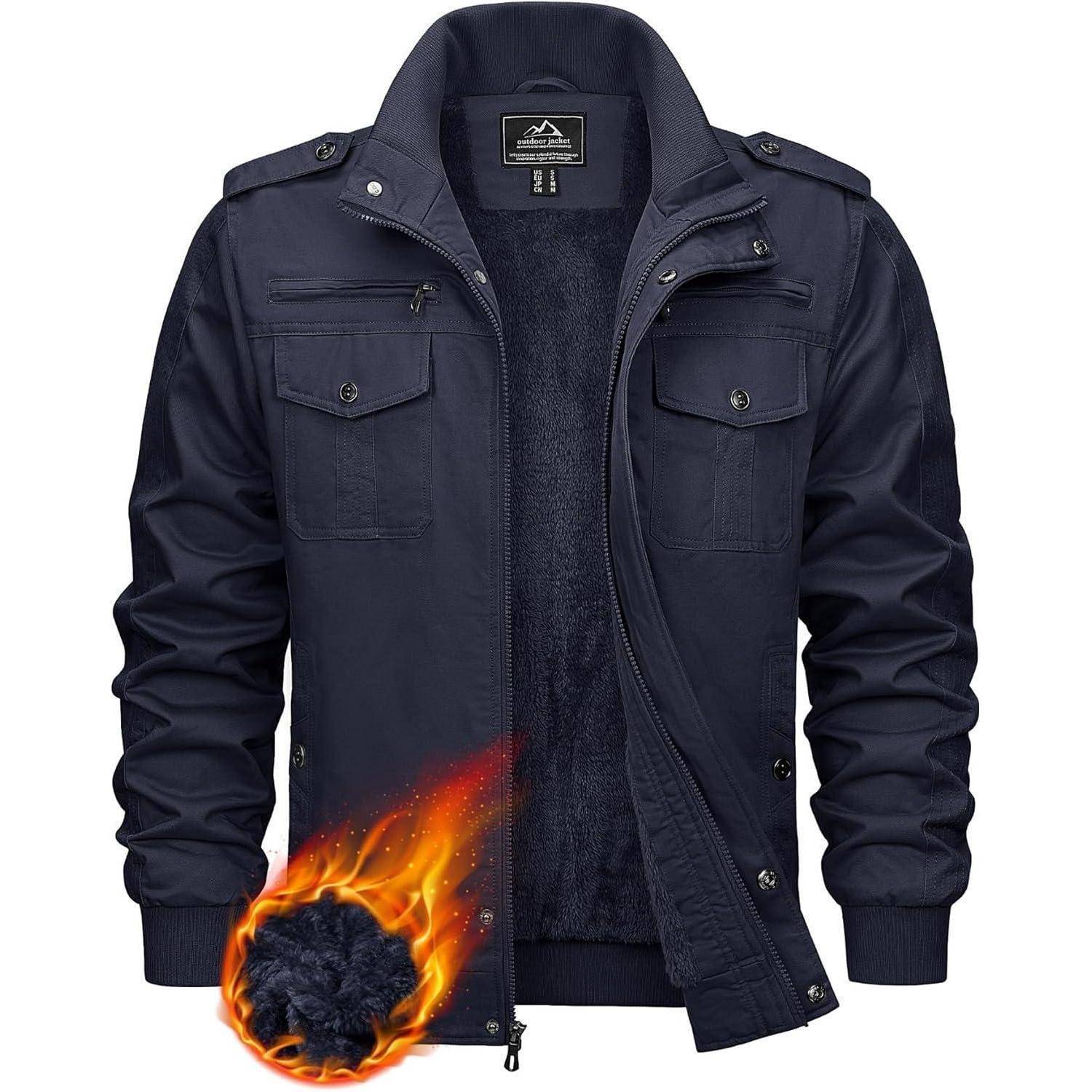 Eine marineblau Jacke mit Kapuze und mehreren Taschen. Eine Darstellung von Isoliermaterial wird gezeigt, die Wärme ausstrahlt und Wärme signalisiert.