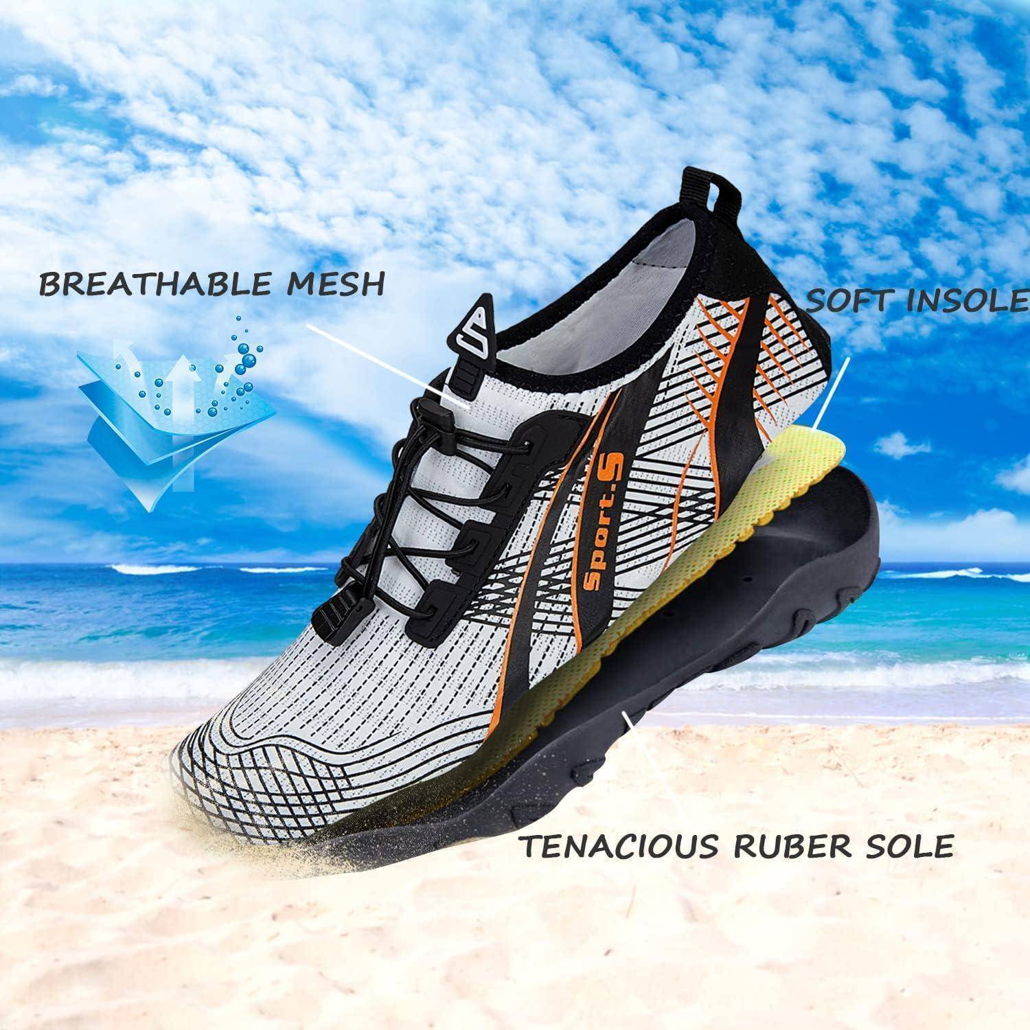 Sportschuh am Strand, mit Merkmalen beschriftet: 'Atmungsaktives Mesh,' 'Weiche Einlage,' 'Widerstandsfähige Gummisohle.
