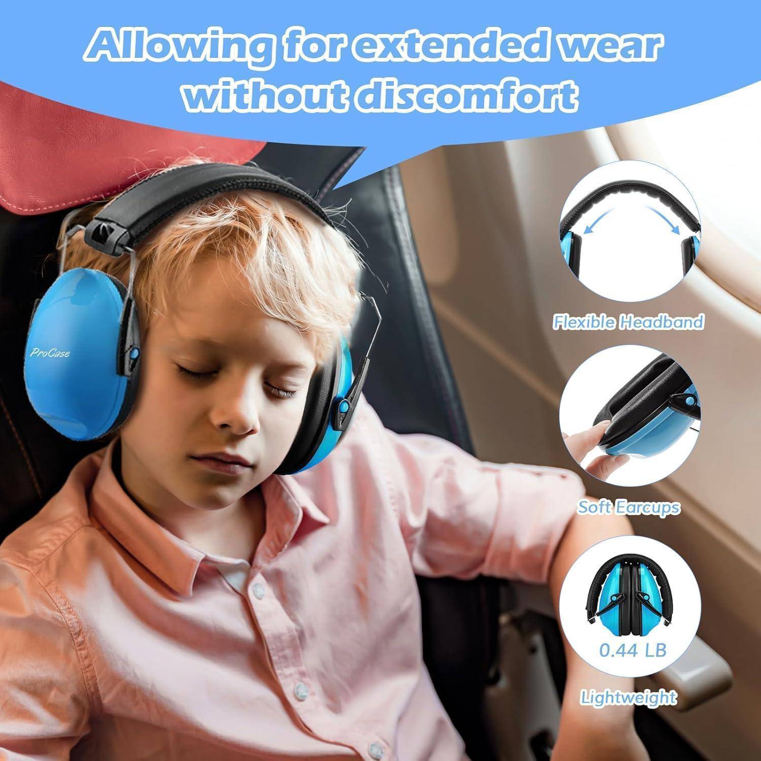 Ein Kind, das auf einem Flugzeug schläft und blaue Kopfhörer trägt; Text hebt Merkmale hervor: ‚Flexibles Headband', ‚Weiche Ohrmuscheln', ‚Leicht 0,44 LB.