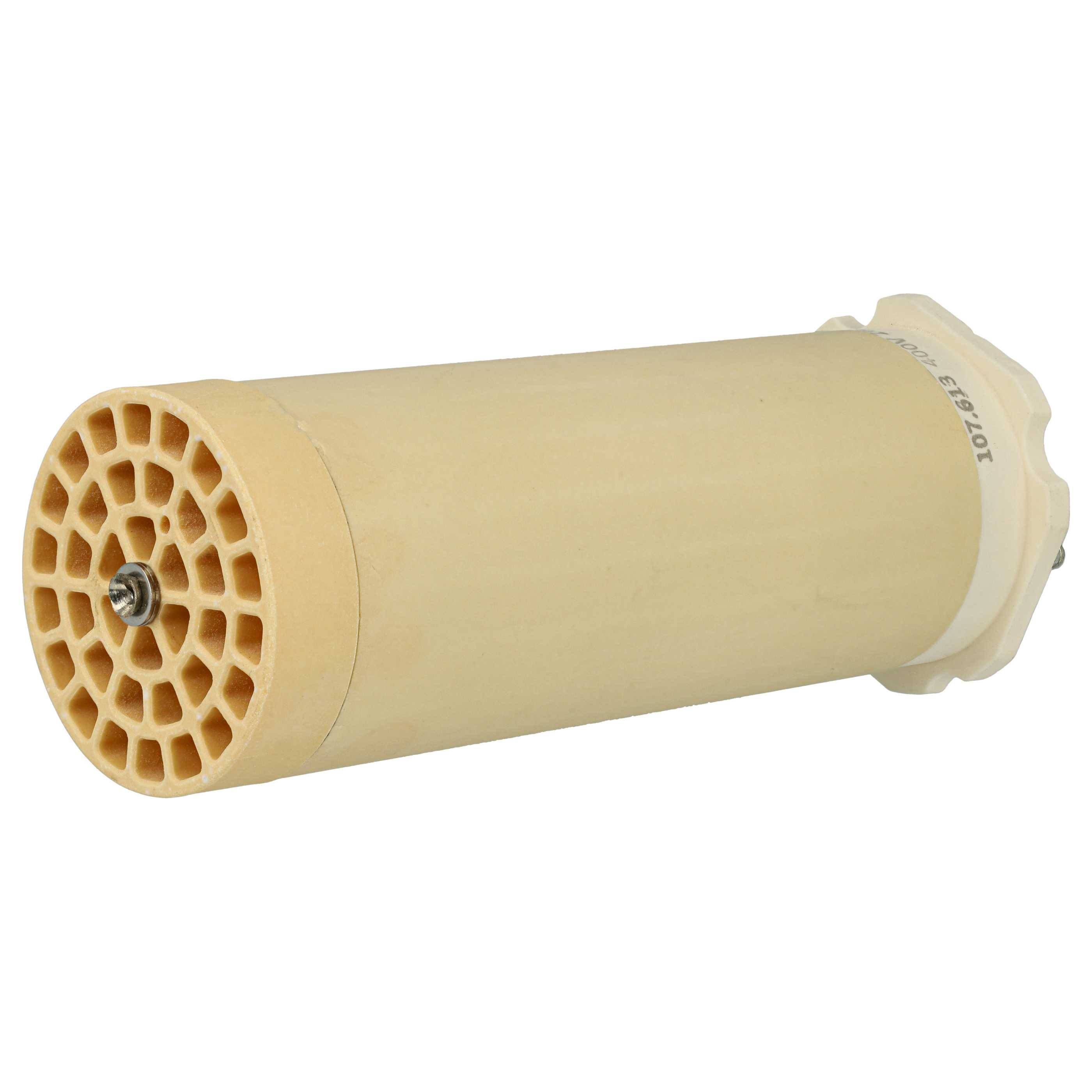 Ein zylindrischer, beiger Wasserfilter mit einem gitterförmigen Ende, der für Filtersysteme verwendet wird.