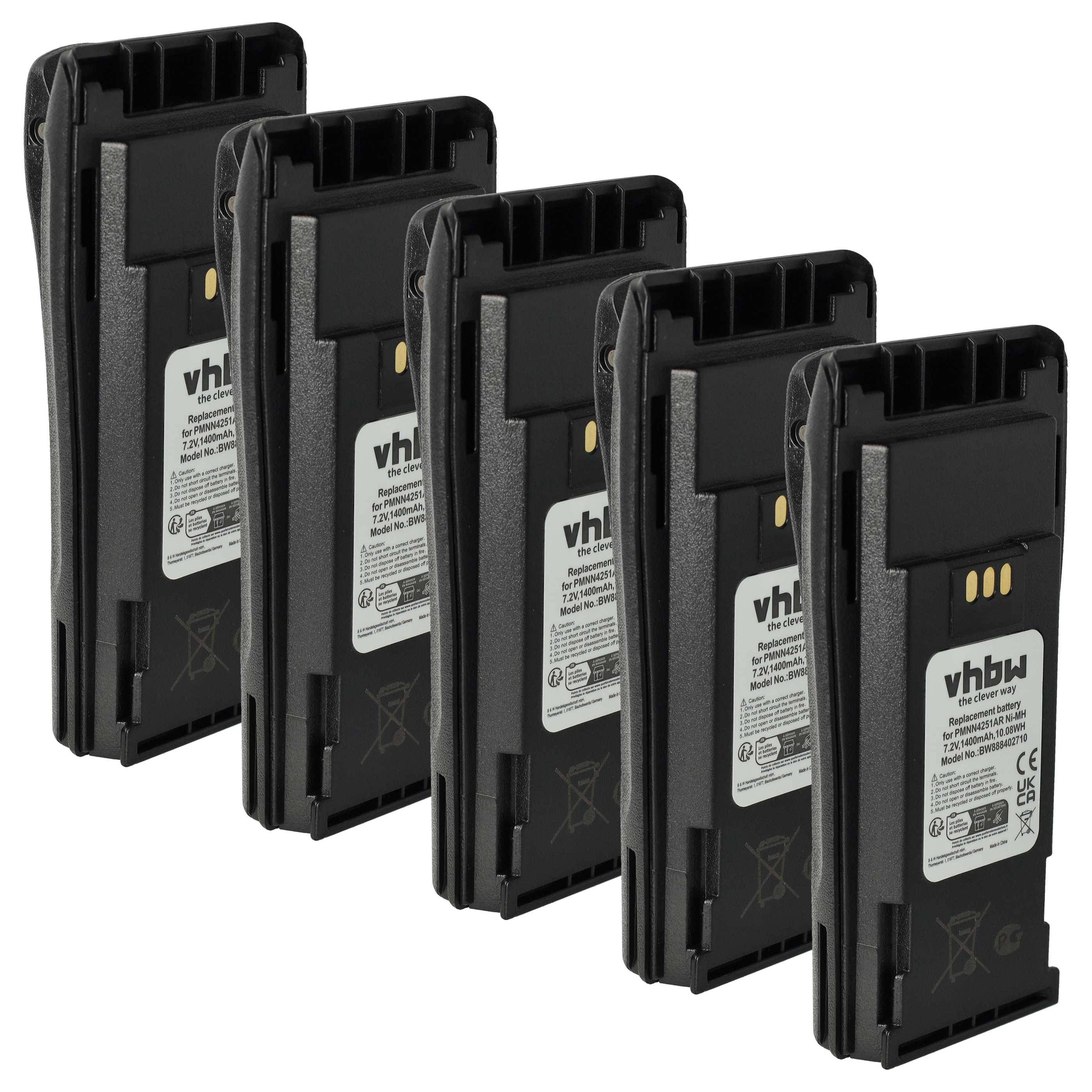 Fünf schwarze vhbw Funkgerätebatterien sind nebeneinander aufgereiht, versehen mit Etiketten mit Kompatibilitäts- und Sicherheitsinformationen.