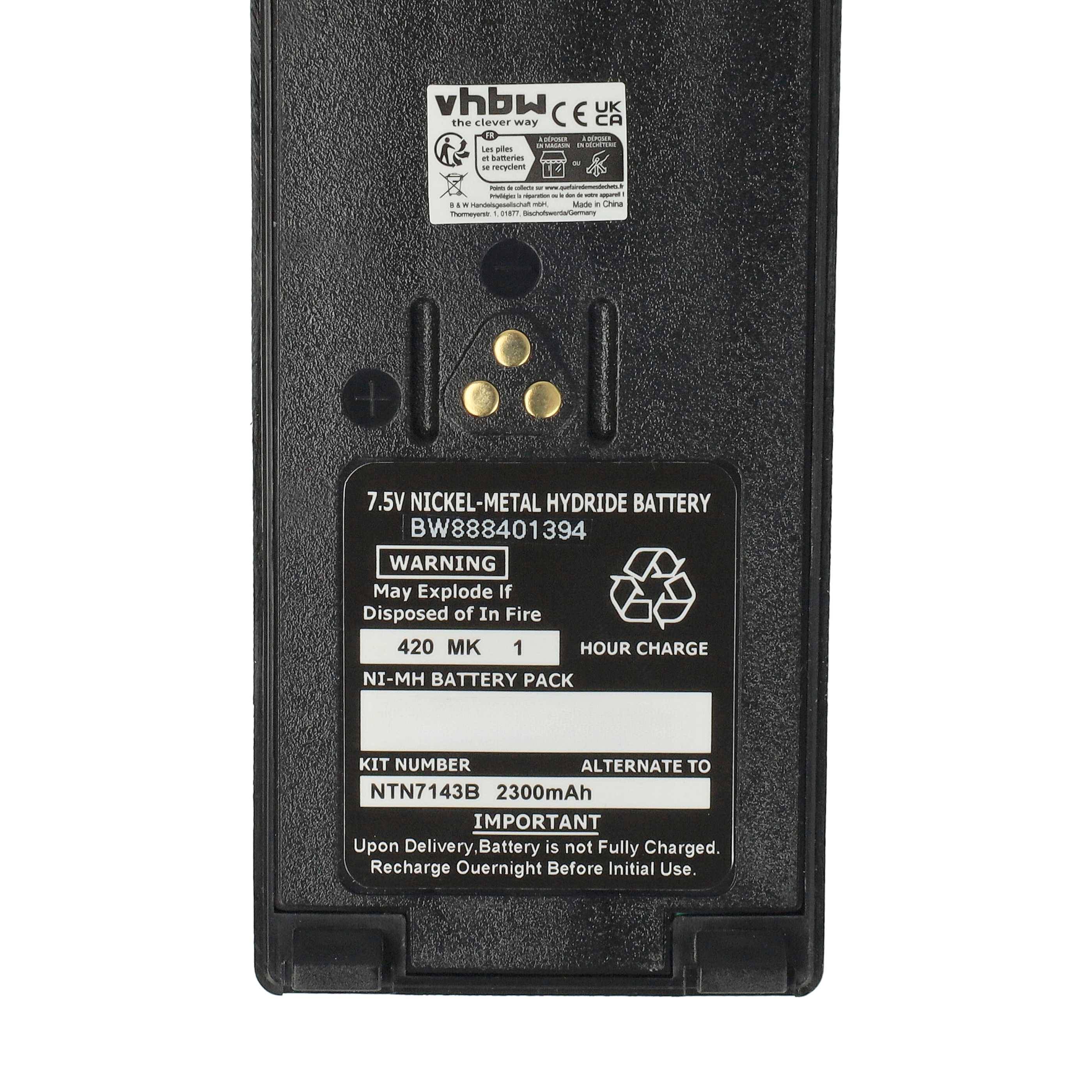 Ein schwarzer vhbw Akku mit der Modellnummer BW888401394, ausgestattet mit einer Kapazität von 7,5V, 2300mAh. Mehrere Etiketten und Warnhinweise sind sichtbar.