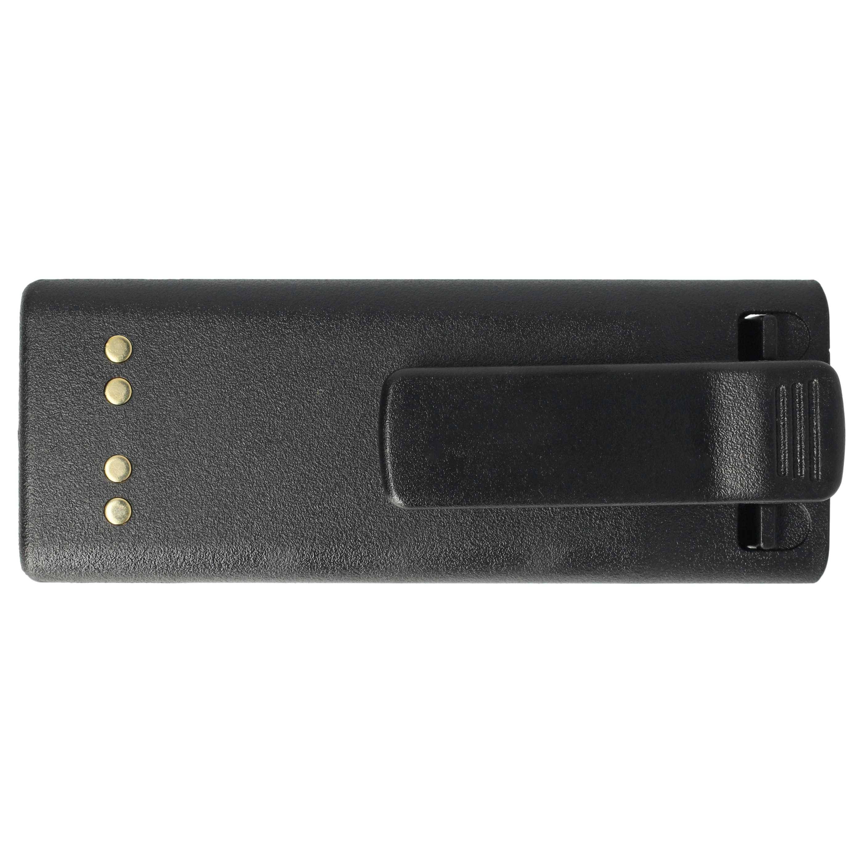 Eine schwarze Gürtelschnalle mit drei metallischen Knöpfen an der linken Seite, die für eine sichere Befestigung an einem Gürtel oder Riemen entwickelt wurde.