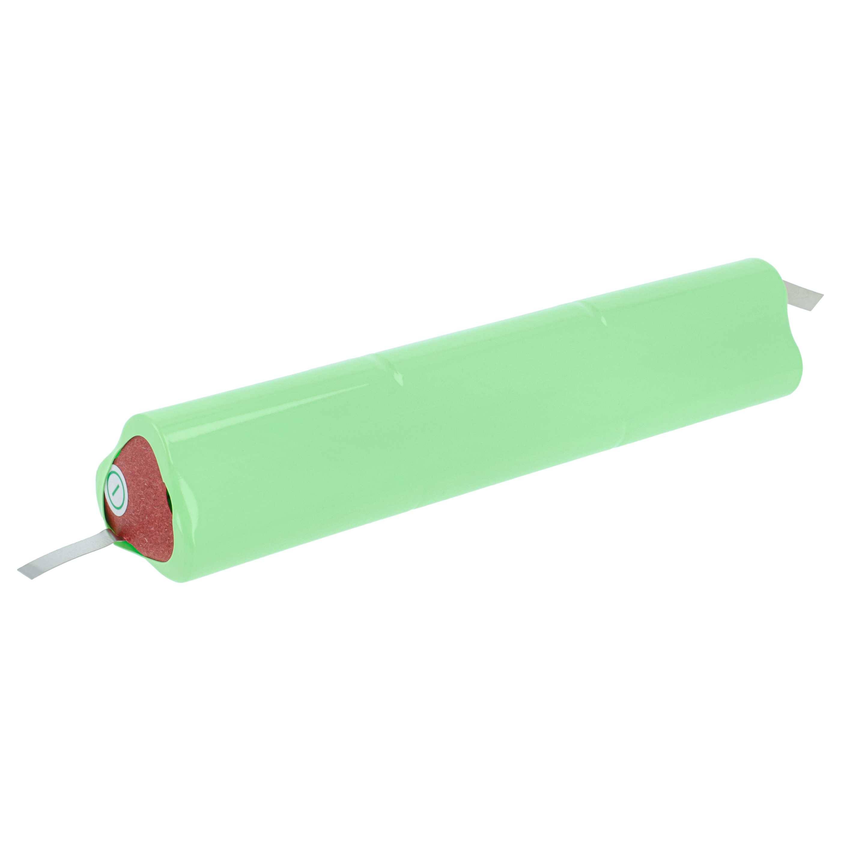 Grüne zylindrische Batteriezelle mit Metallanschlüssen an beiden Enden, von der Seite betrachtet.