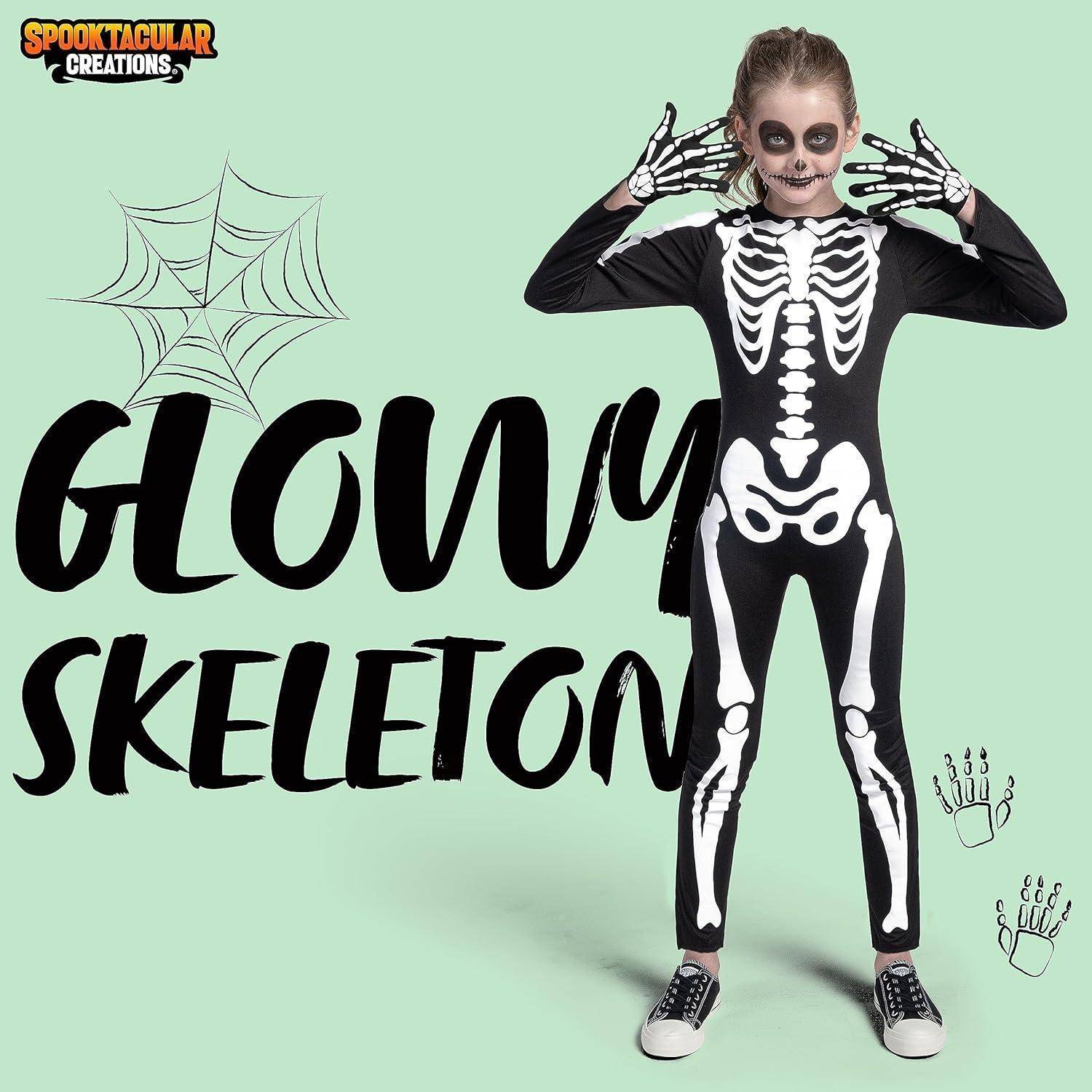 Ein Kind in einem leuchtenden Skelett-Kostüm posiert verspielt. Der Text 'Glowy Skeleton' wird daneben angezeigt.