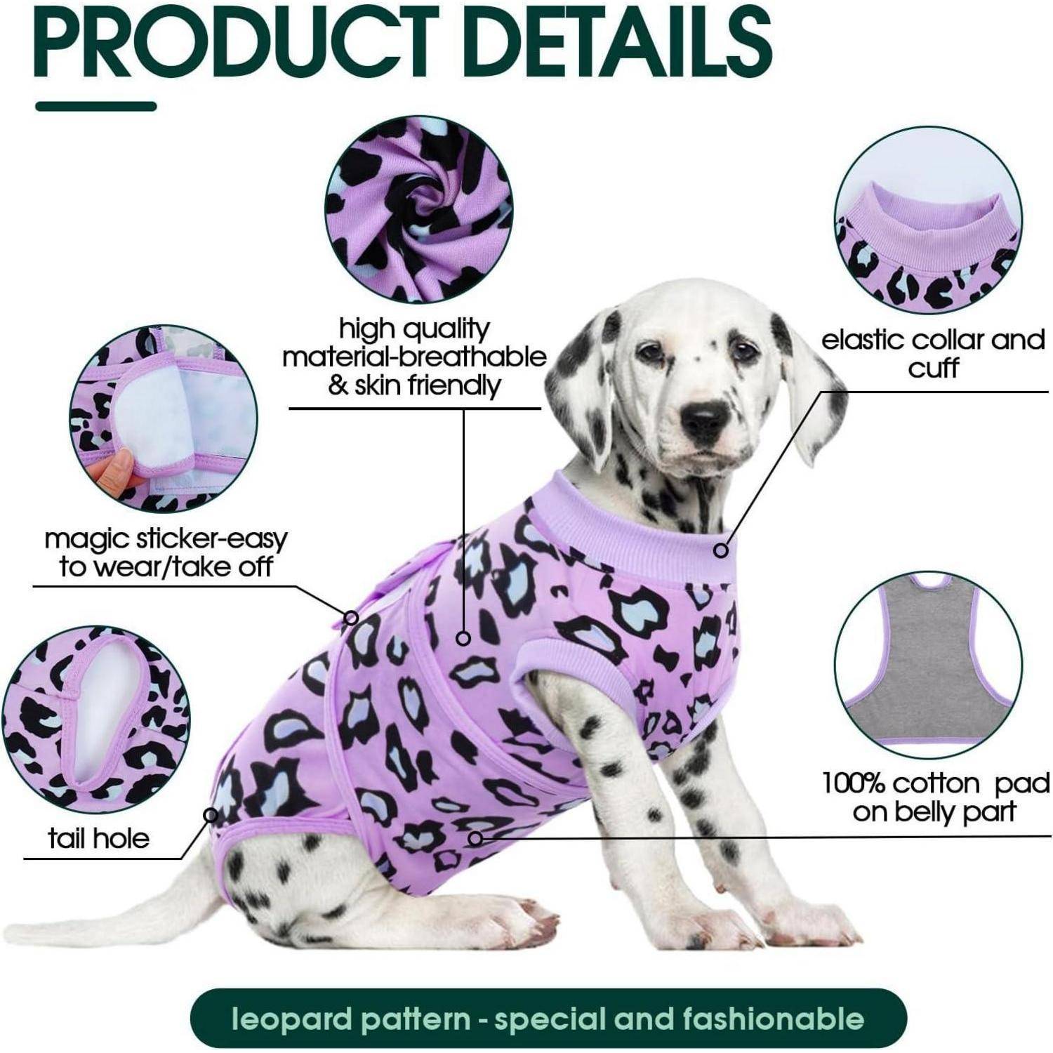 Dalmatiner-Welpe, der einen lila Leopardenmuster-Outfit trägt. Etiketten heben Merkmale hervor: hochwertige Materialien, elastischer Kragen, Klettband, Schwanzöffnung, Baumwolleinlage. 