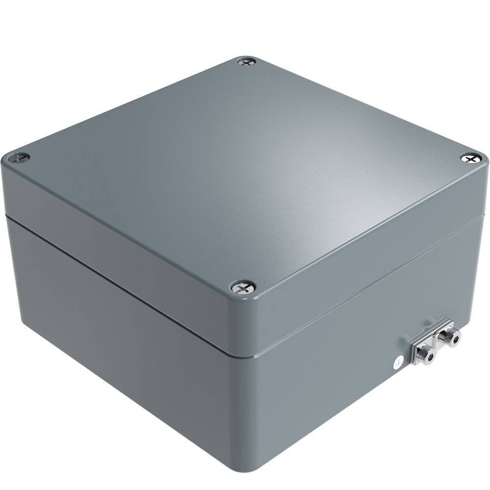 Eine schlichte graue Metall-Elektroverteilerdose mit einem kleinen Anschluss an der Seite.