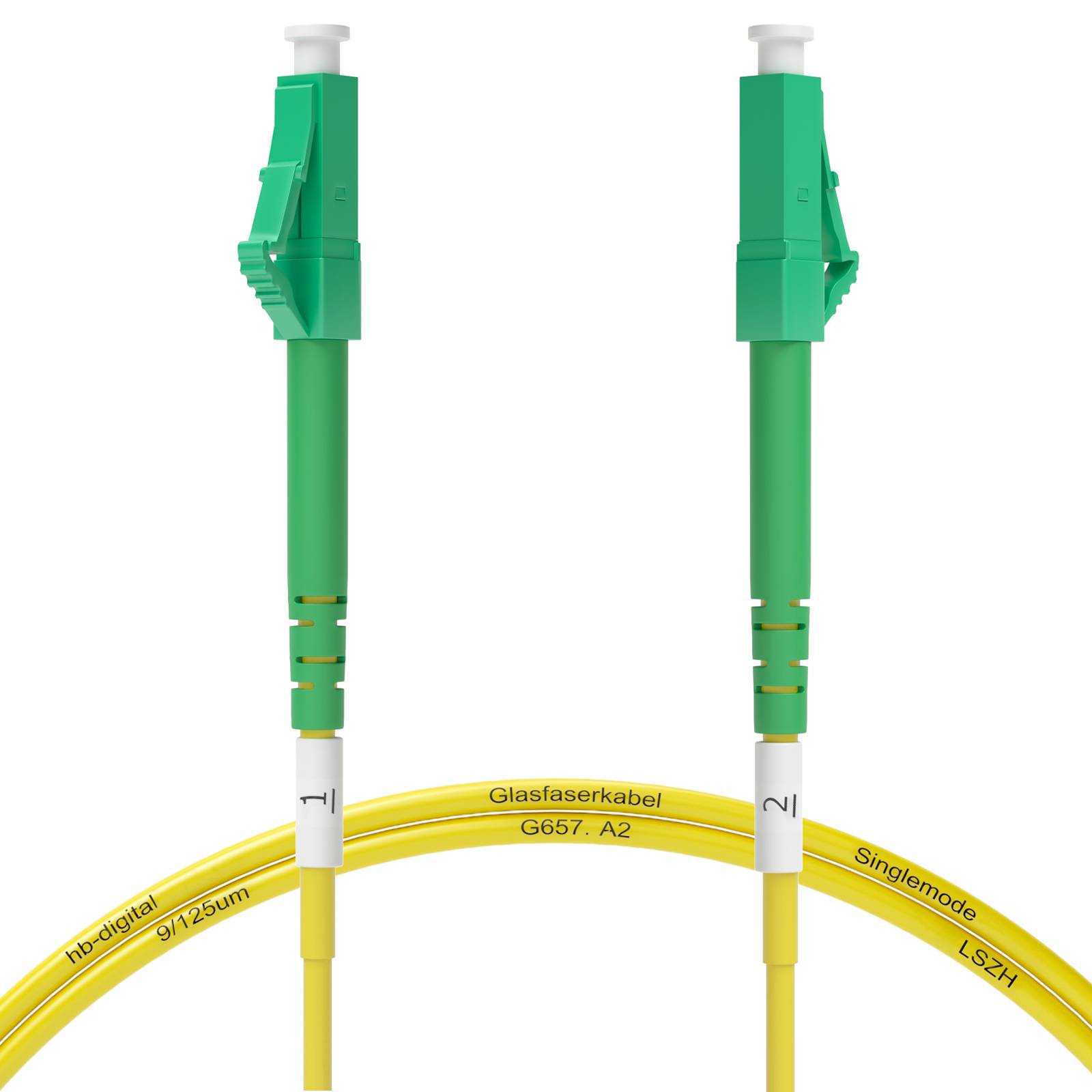 Zwei grüne Anschlüsse, die an einem gelben Glasfaserkabel mit der Beschriftung 'Glasfaserkabel G657.A2 Singlemode LSOZH 9/125um' befestigt sind.