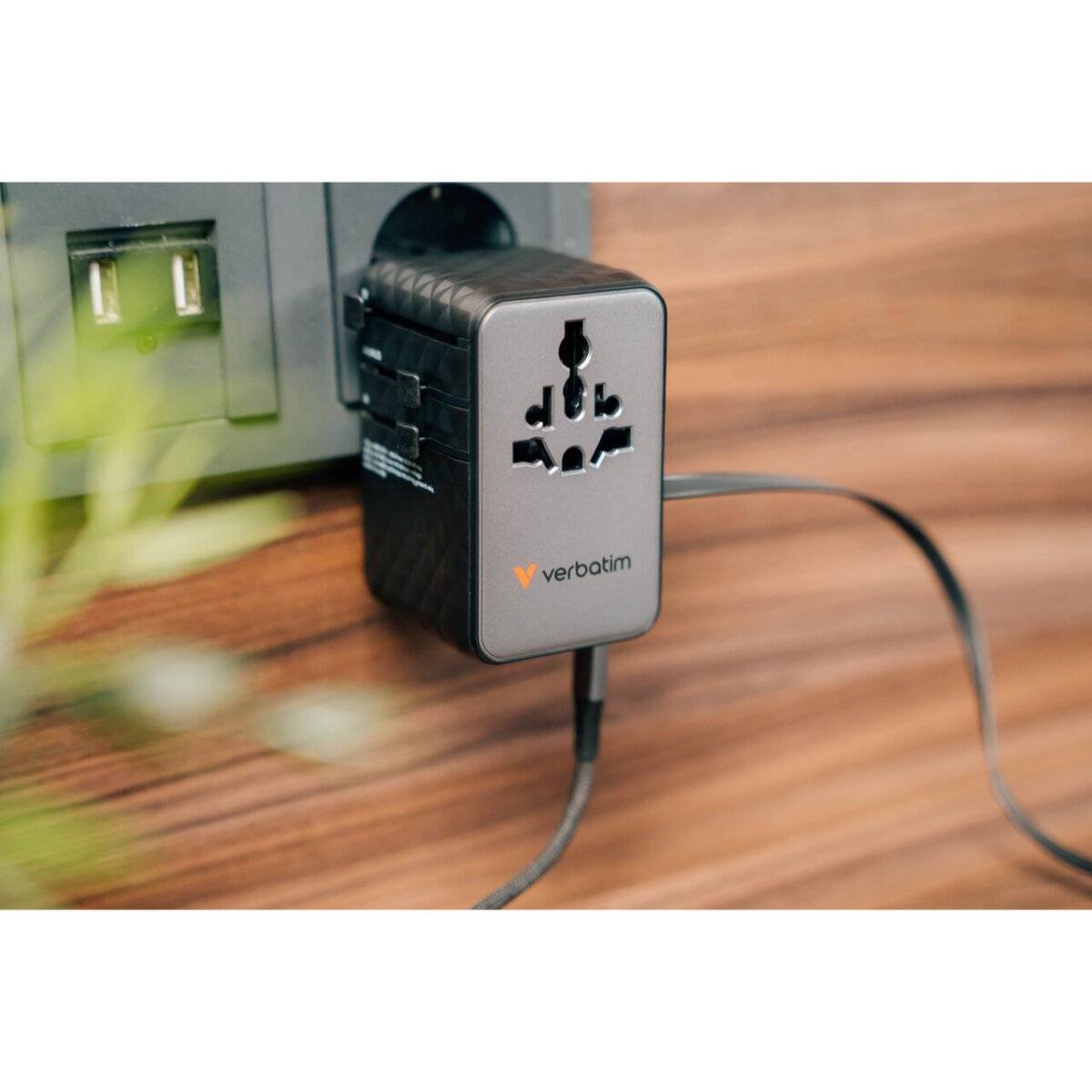 Verbatim GaN III Reiseadapter 100W mit einziehbarem USB-C Kabel 7-in-1 Schwarz